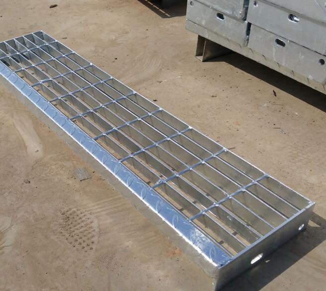 踏步板與鋼格板有什么區別 【受力方向不同】 踏步板與鋼格板有什么區別 【受力方向不同】